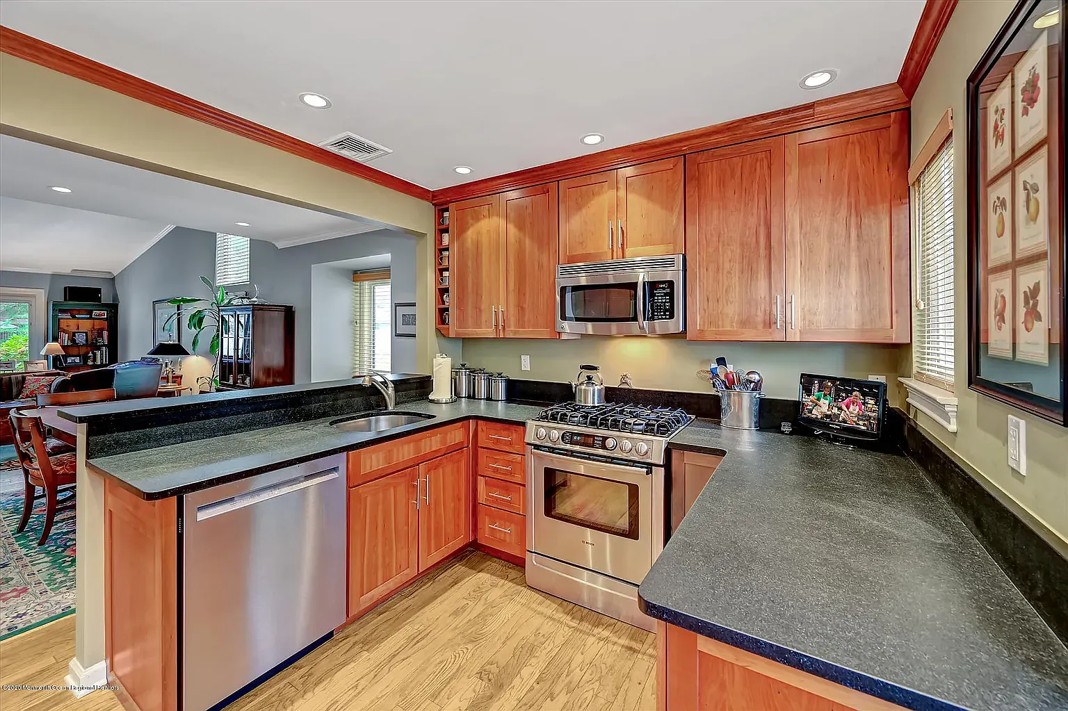 2 bed, 1300 sqft, $3,600 — Photo 4