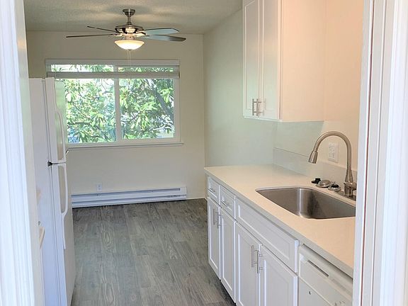 3rd image of 720 W Valley Dr #6