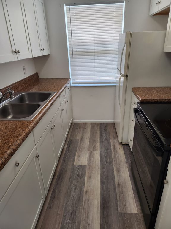 313 SE 10th Ave APT 3, photo 4