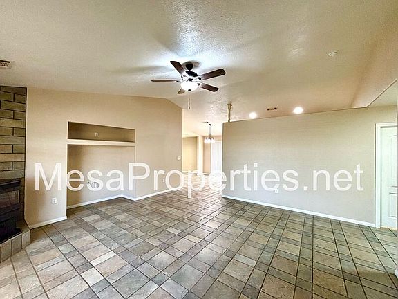 4th image of 15601 Sultana St