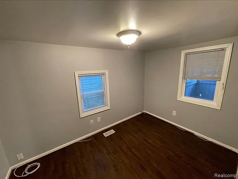 20956 Rensselaer St — Photo 7