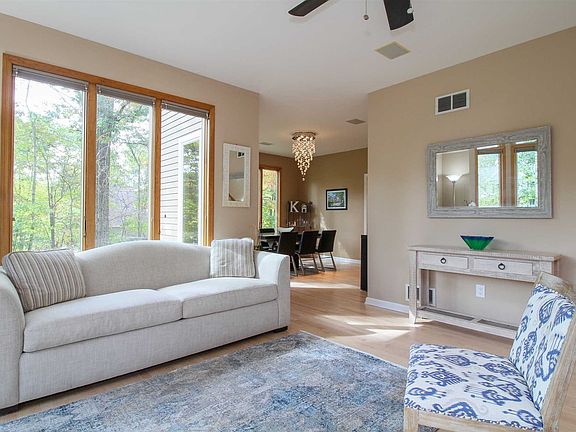 3rd image of 114 Bowe Ln