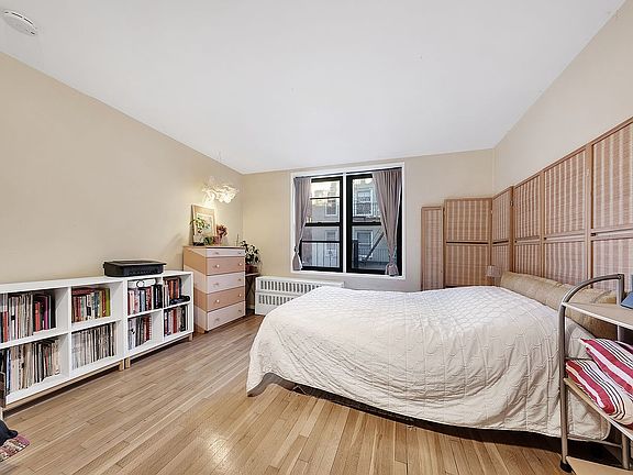 5th image of 229 E 28th St APT 5C
