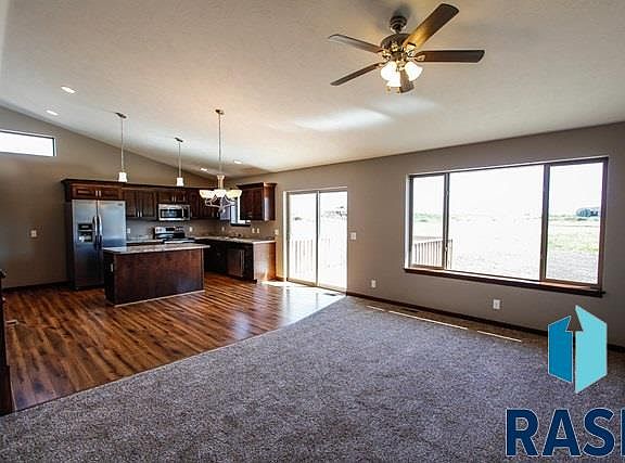 4th image of 1102 S Honeysuckle Dr