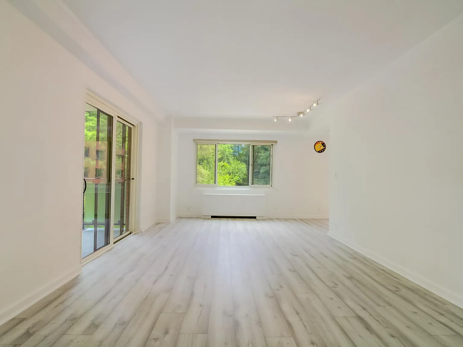 4201 Cathedral Ave NW — Photo 4