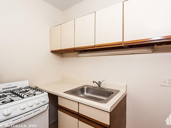 2nd image of 815 W Cornelia Ave #524