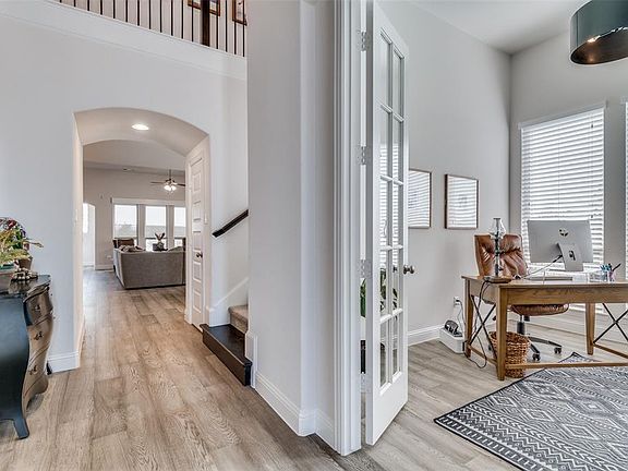 4th image of 590 Ashbury Ln