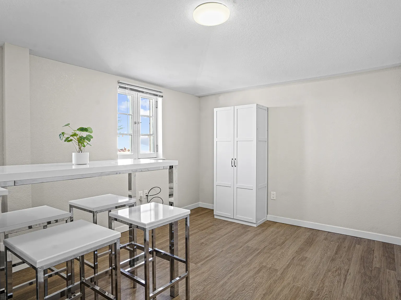 891 Exchange — Photo 3