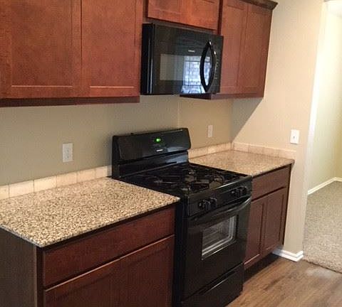 5th image of 721 Christian Ln