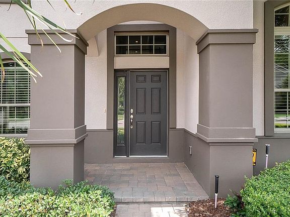 5th image of 803 Sherbourne Cir