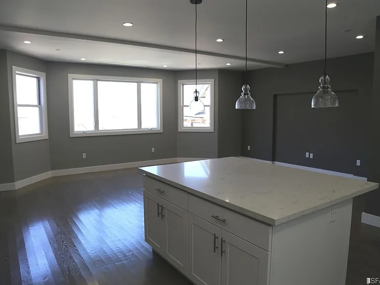 323 Peoria St — Photo 5