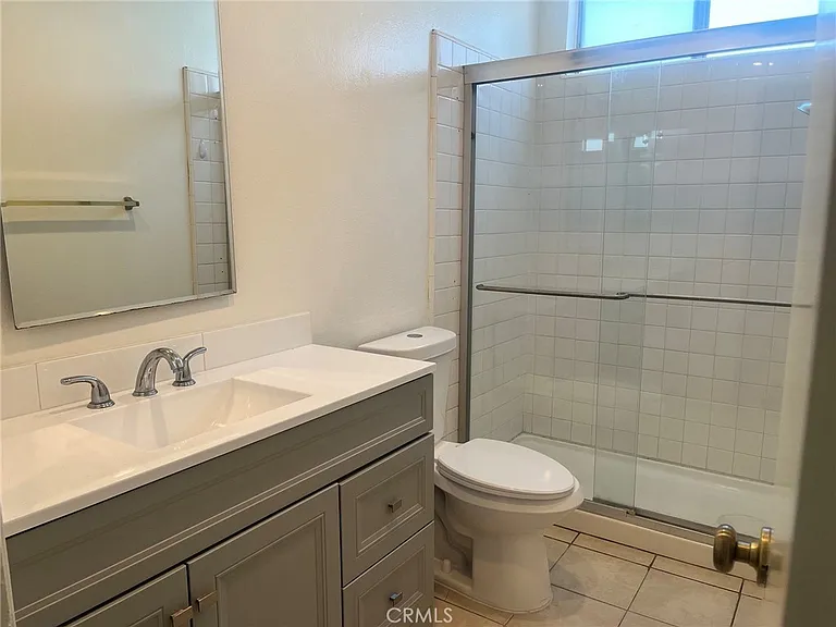2045 Chevy Chase Dr — Photo 9