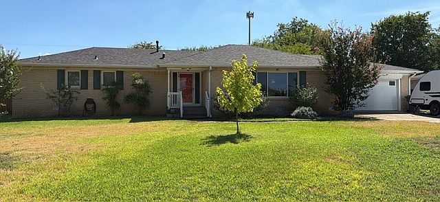 1st image of 1110 N Meadow Dr