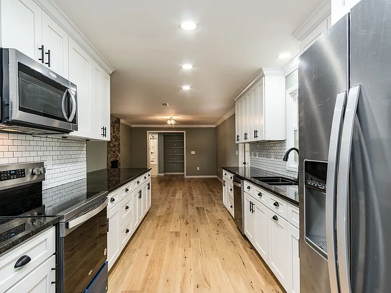 101 McCormick Cir — Photo 13