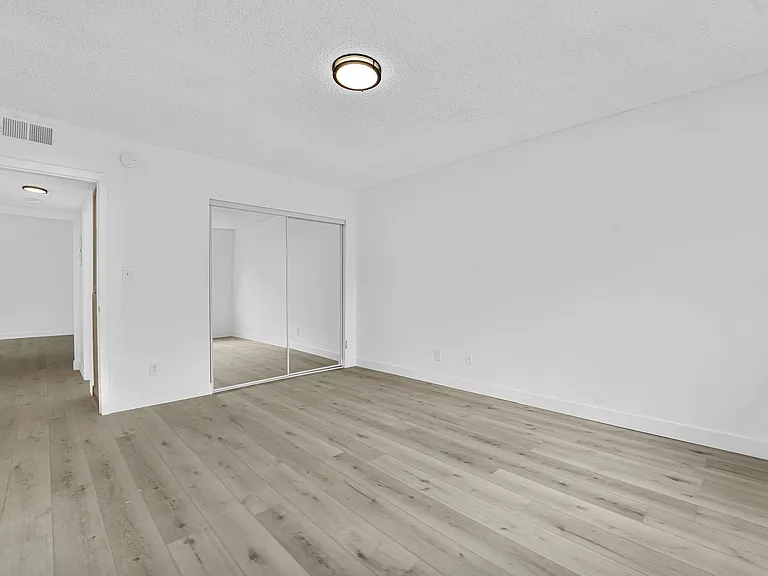 4320 Mammoth Ave #101 — Photo 18