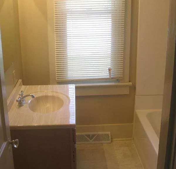 506 W Main St — Photo 3