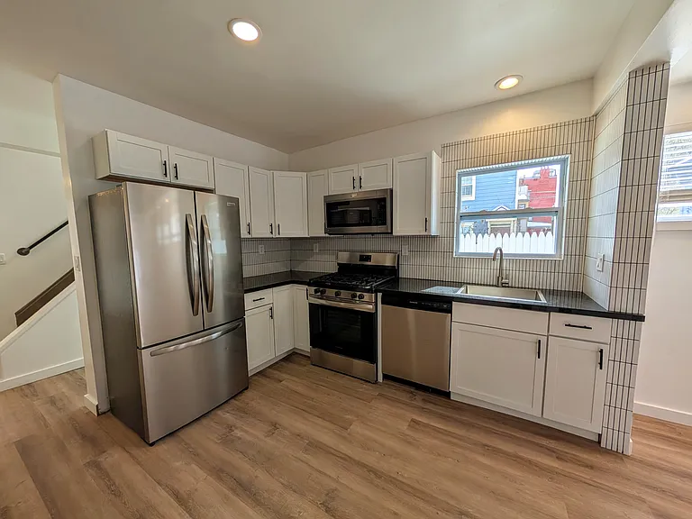 1206 Monterey St — Photo 4