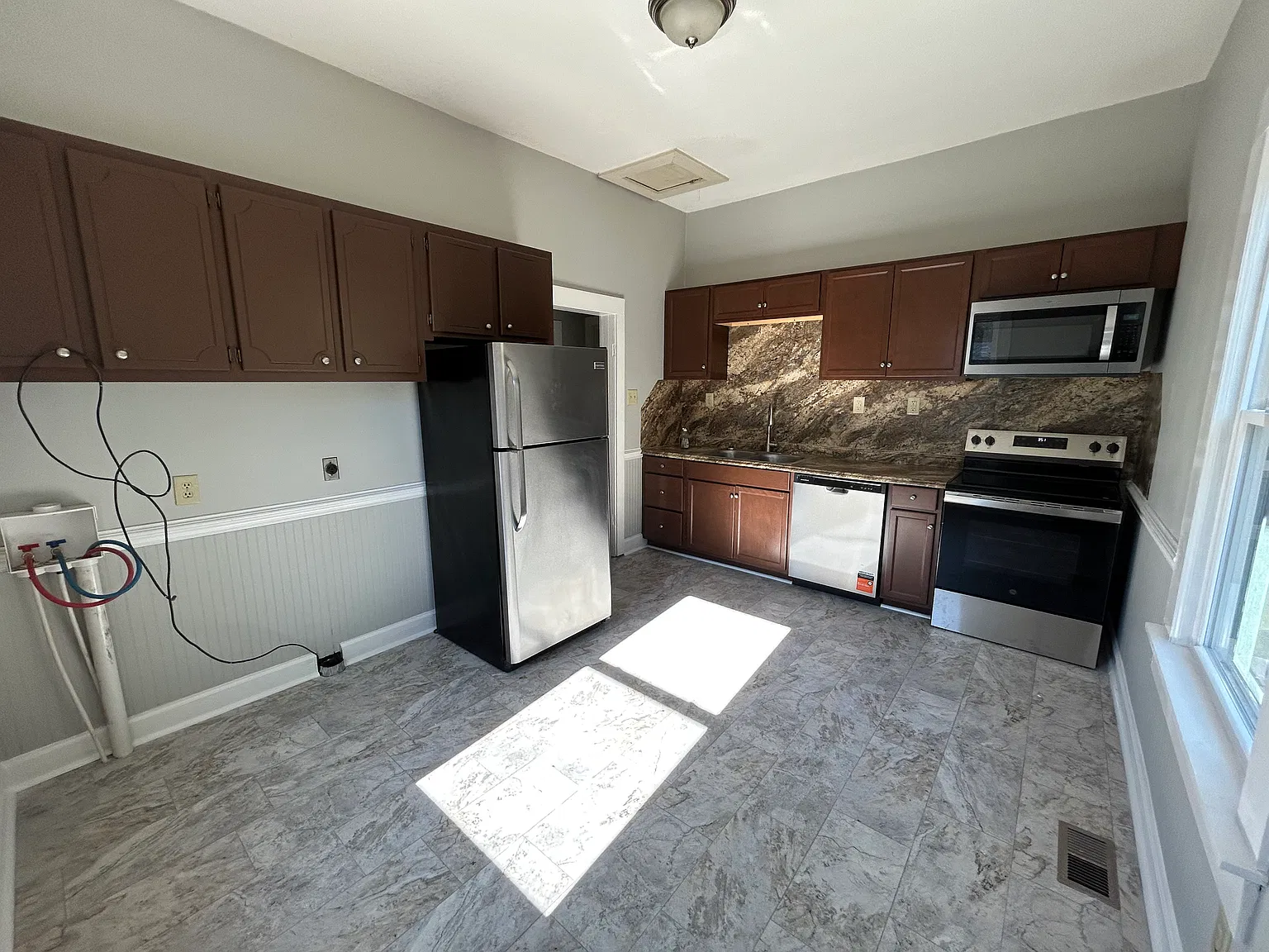 2 bed, 1.5 bath, 1100 sqft, $1,550 — Photo 4