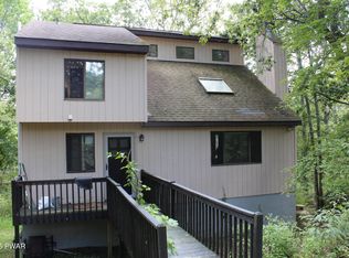 804 Wagoner Pl, Hawley, PA 18428