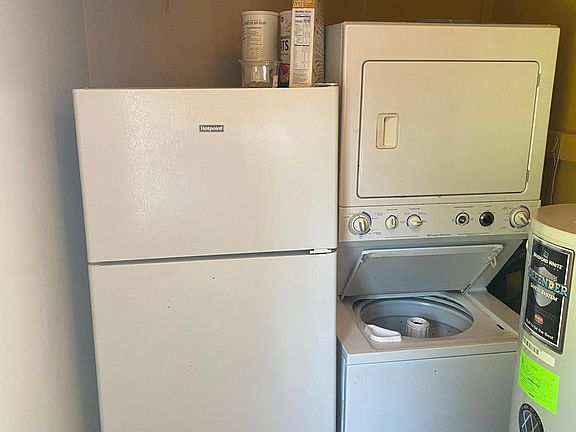 2nd image of 615 Penguin St