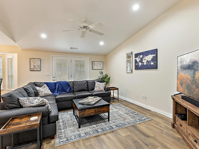 2327 Jeremy St — Photo 8