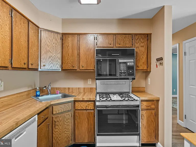 2516 Eagle Row — Photo 10