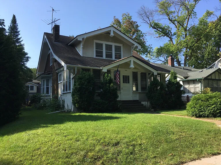 1888 Goodrich Ave — Photo 1