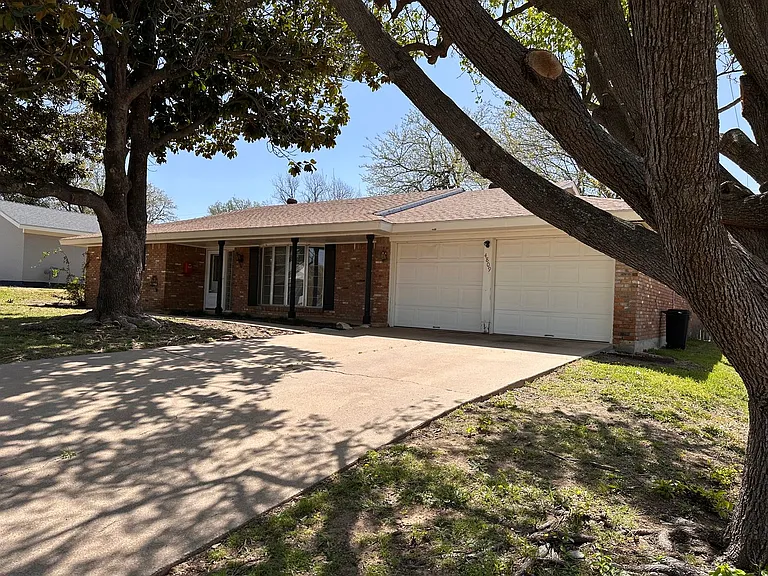 4809 Wheelock Dr — Photo 2