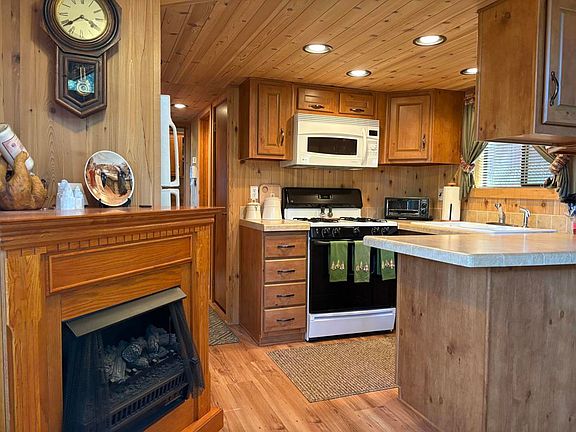 4th image of 52901 Pine Cove Rd #42