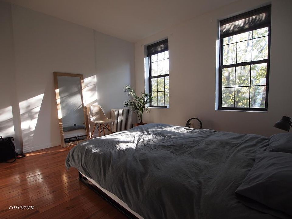 1st image of 931 Pacific St APT 4R