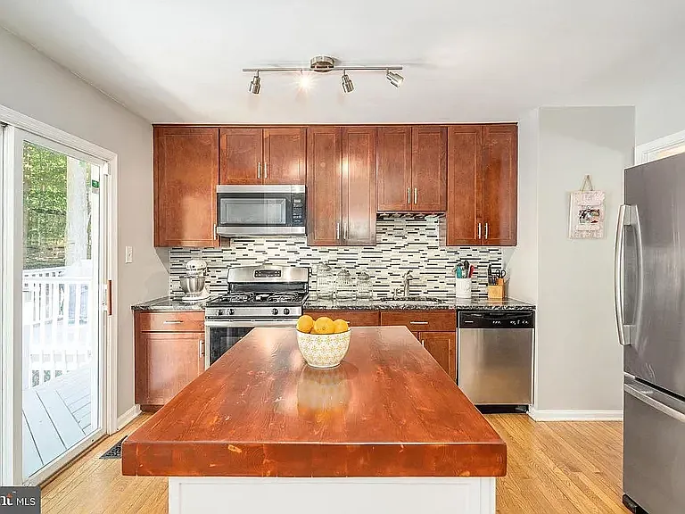 4 bed, 1836 sqft, $2,950 — Photo 1