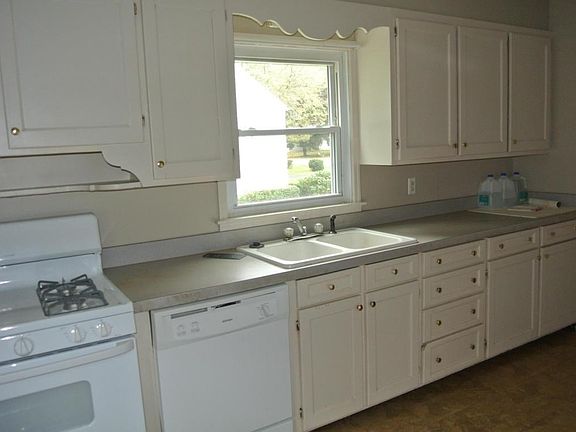 5th image of 169 Van Tassell Ave