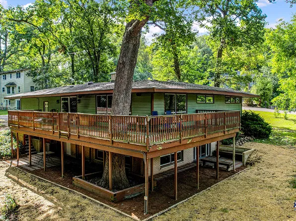 300 Kohl Ave, Spring Grove, IL 60081