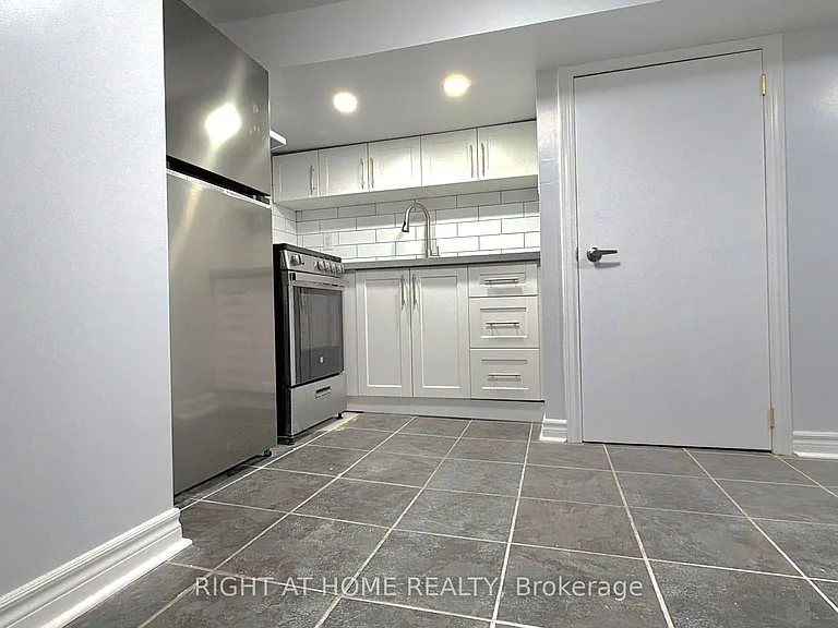 408 Strathmore Blvd #BASEMENT — Photo 7