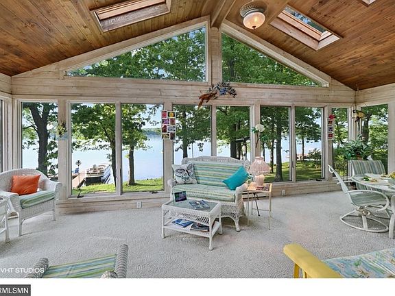 3rd image of 1729 S Deer Lake Cir