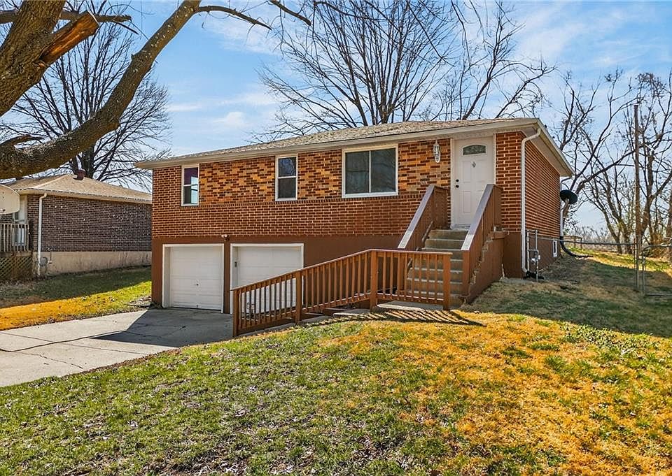 1st image of 5909 NE 45th Ter