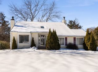 4 Boysen Dr, Bloomfield, CT 06002