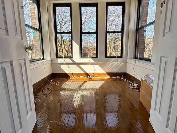 2nd image of 5047 N Glenwood Ave Floor 3