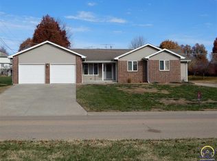 700 Banner Rd, Holton, KS 66436