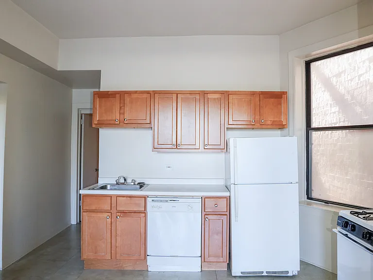 703 W Willow St #2C — Photo 3
