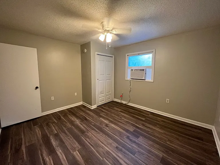 4322 Banks Dr — Photo 13
