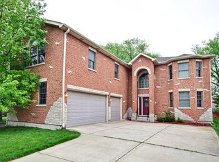 717 S Finley Rd, Lombard, IL 60148