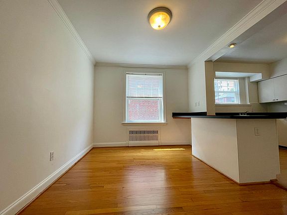4th image of 813 Westwood Dr APT 2