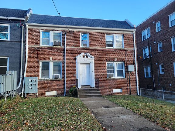 2nd image of 1376 Bryant St NE APT 1