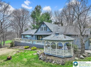 33 Rock Ridge Rd, Lake Harmony, PA 18624