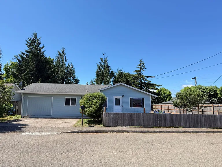 602 Ash Ave — Photo 1