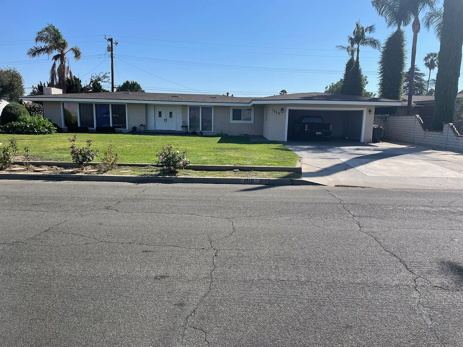 3 bed, 2425 sqft, $3,600 — Photo 1