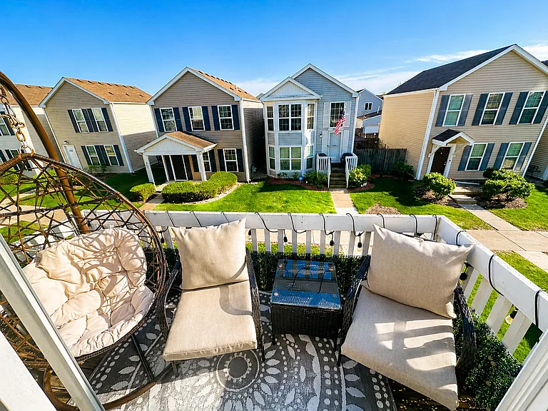 2nd floor balcony