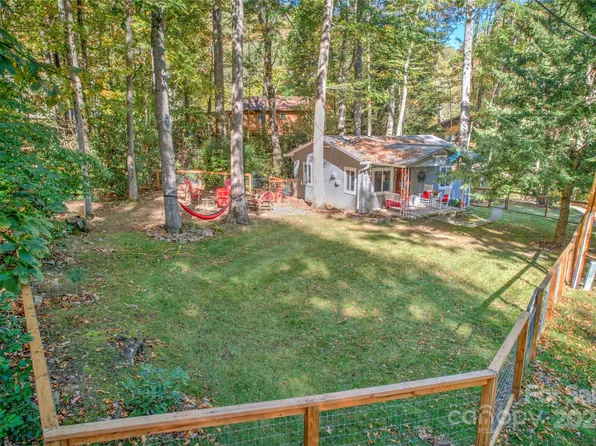 308 Spring Lake Rd, Maggie Valley, NC 28751