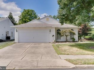 1 Lake View Ter, Columbus, NJ 08022